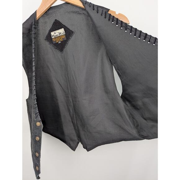 Black Blazer with Notched Lapels and Fitted Silhouette - Picture 6 of 6